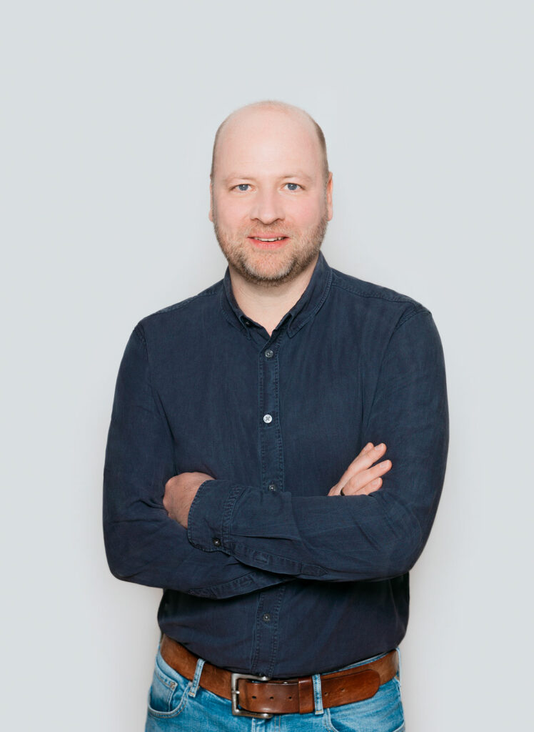 Gabriel Enczmann - Chief Operations & Finance Officer (COFO)